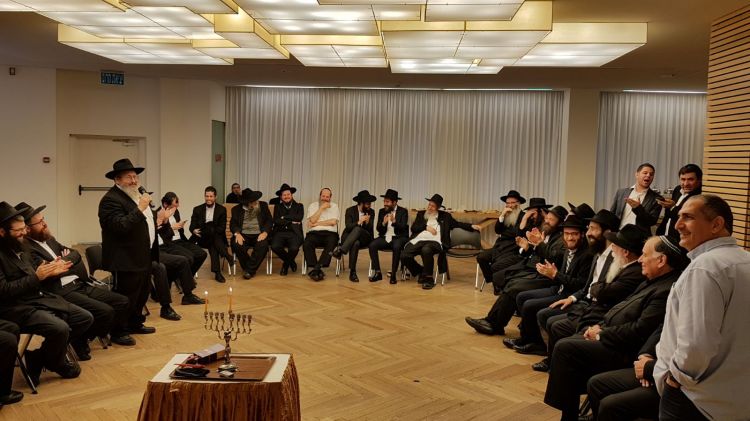 חיפה • השלוחים כבשו את לשכת רה"ע